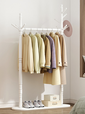 Chambre à coucher de cintre de support de support de manteau de tissu de plancher d'ODM dans la largeur polie en bois 98cm