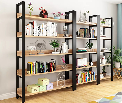 Le métal industriel réglable et les étagères à livres en bois montrent des supports pour la bibliothèque