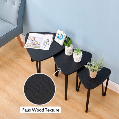 Nid en bois de carton gris noir moderne de 3 tables basses mises pour le salon