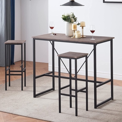 La table de salle à manger et la chaise rustiques de ferme en métal d'ODM ont placé avec deux chaises