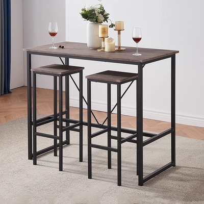 La table de salle à manger et la chaise rustiques de ferme en métal d'ODM ont placé avec deux chaises
