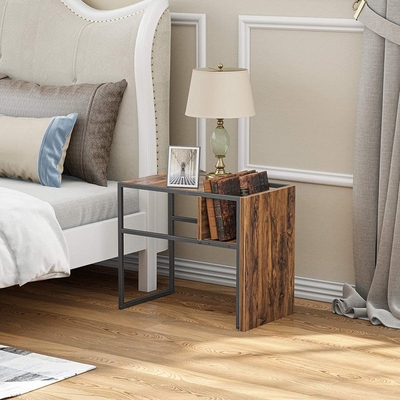 C a formé la table de chevet réversible de bois de construction de sapin de cadre en métal Nightstand avec l'étagère